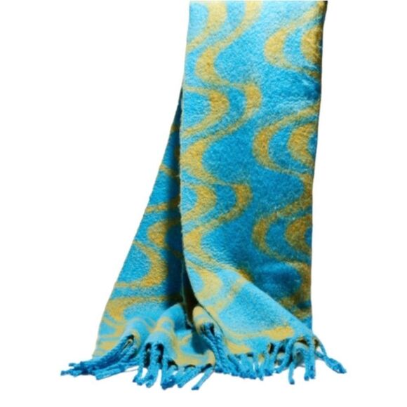 NEW UO Urban Outfitters Cozy Soft Large Pattern Blanket Scarf - Picture 2 of 3